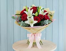 Букет цветов из:  Лилии и Розы в Вилючинске