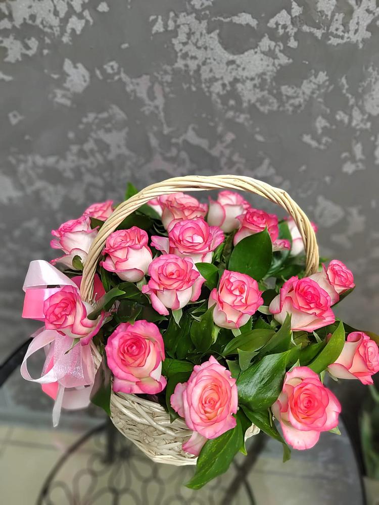 Цветочная композиция из Розы в корзине в Вилючинске