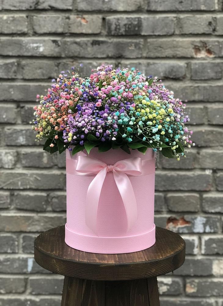 Цветочная композиция из Гипсофила и Розы в шляпной коробке в Вилючинске