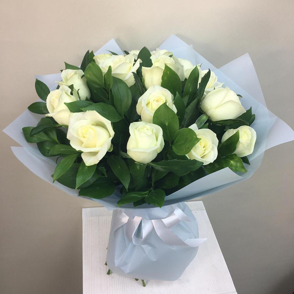 Букет 15 Белых роз Проуд в Вилючинске