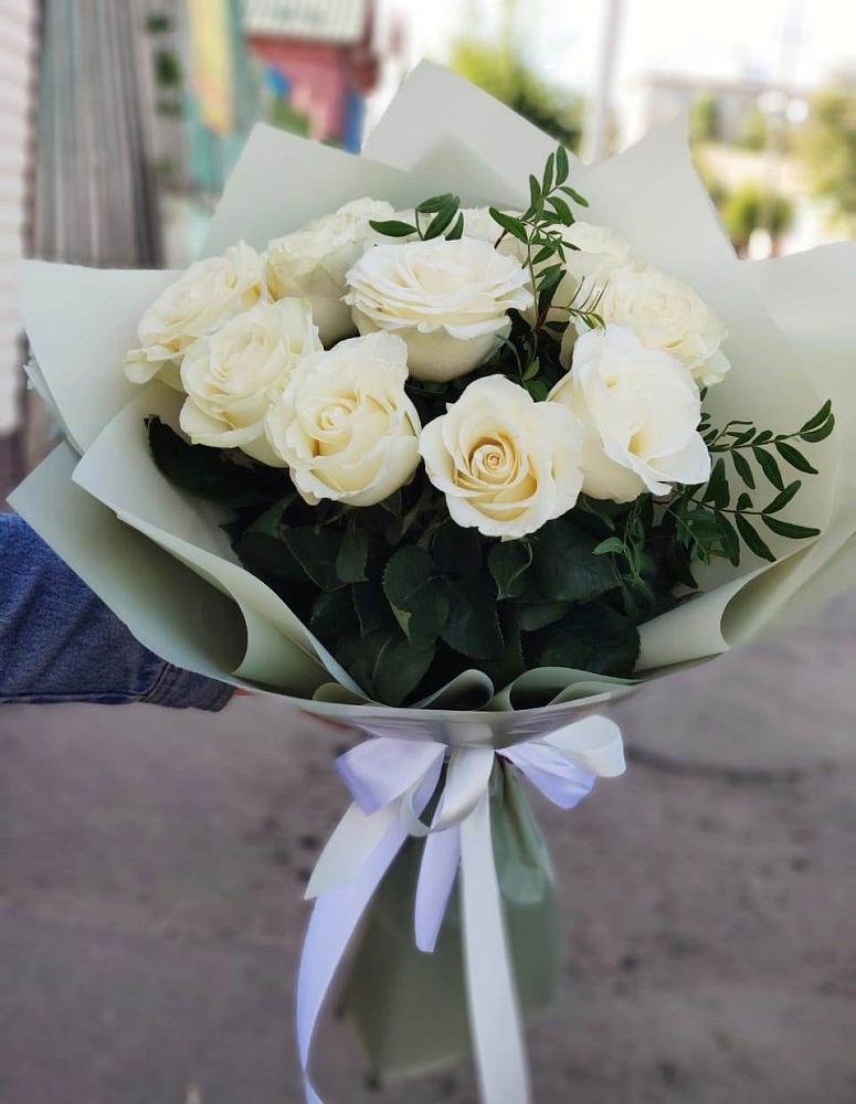 Букет Белые розы Проуд в Вилючинске