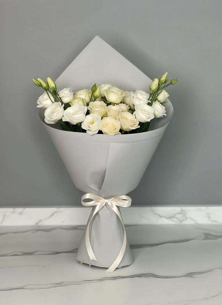 Букет цветов из: Розы и Лизиантусы в Вилючинске