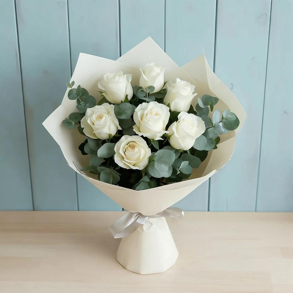 Букет Белые розы в Эвкалипте в Вилючинске