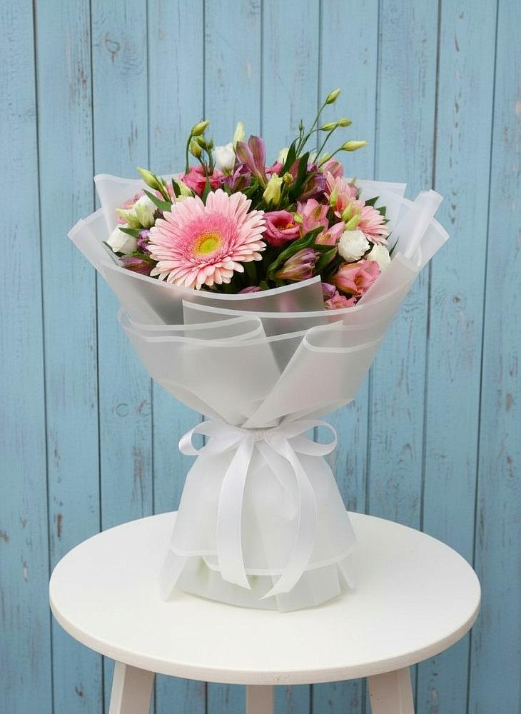 Букет цветов из: Герберы, Альстромерии и Лизиантусы в Вилючинске