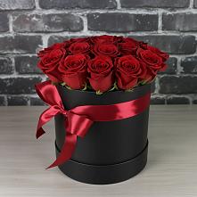 Цветочная композиция из Розы в шляпной коробке в Вилючинске