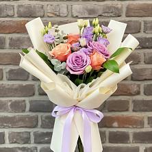 Букет цветов из:  Лизиантусы и Розы в Вилючинске