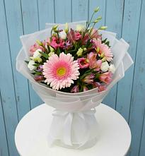 Букет цветов из:  Герберы, Альстромерии и Лизиантусы #REPLACE_PRED# Вилючинске