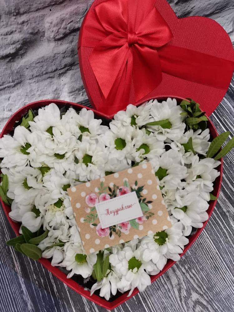 Цветочная композиция из Хризантемы в виде сердца в Вилючинске