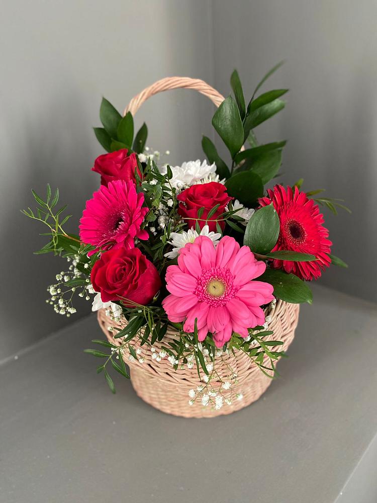 Цветочная композиция из Розы, Хризантемы и Герберы в корзине в Вилючинске