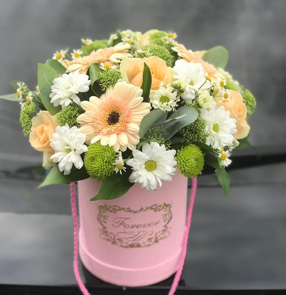 Цветочная композиция из Розы, Герберы и Хризантемы в шляпной коробке в Вилючинске