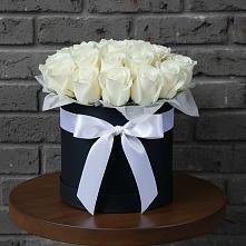 Цветочная композиция из Розы в шляпной коробке в Вилючинске