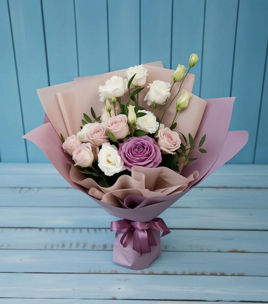 Букет цветов из: Розы и Лизиантусы в Вилючинске